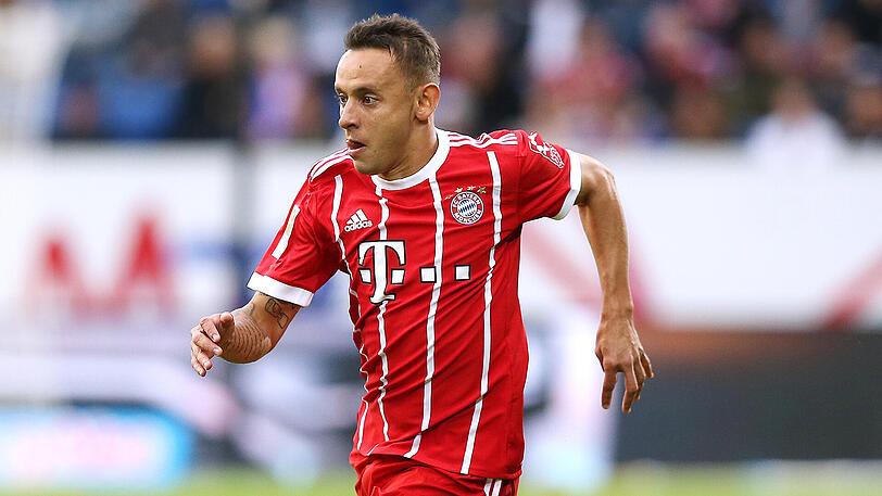 Rafinha - Layvin Kurzawa: Weil Alaba noch nicht fit ist, vertritt ihn der Brasilianer. Ein ganz wichtiger Teamplayer. Schnell, gutes Auge, gutes Tackling. Man merkt kaum, dass Alaba fehlt...