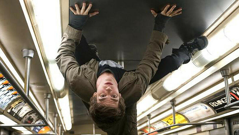 Peter Parker (Andrew Garfield) entdeckt ungeahnte Fähigkeiten Peter Parker (Andrew Garfield) entdeckt ungeahnte Fähigkeiten
