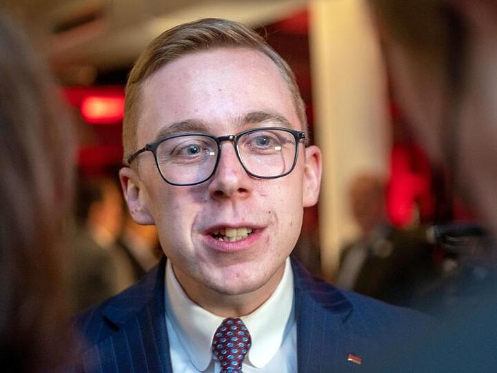 Der CDU-Bundestagsabgeordnete Philipp Amthor will die 20 Jahre alte Debatte um eine deutsche "Leitkultur" neu beleben.
