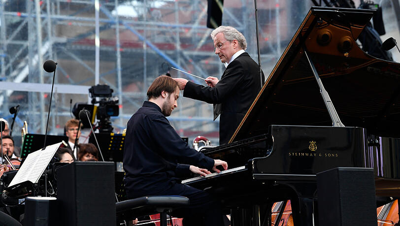 Der Pianist Daniil Trifonov mit dem Dirigenten Franz Welser-Möst. Der Pianist Daniil Trifonov mit dem Dirigenten Franz Welser-Möst.