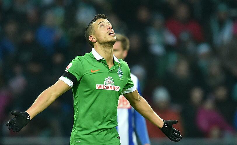 Werders Spieler Franco di Santo jubelt über sein zweites Tor zum 2:0.