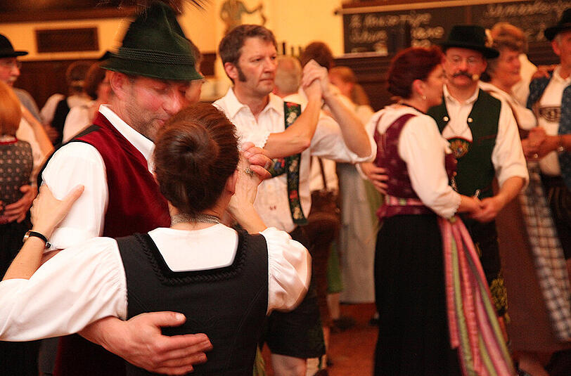 Mittanzen kann jeder beim &bdquo;Boarischen Lenz&ldquo;.