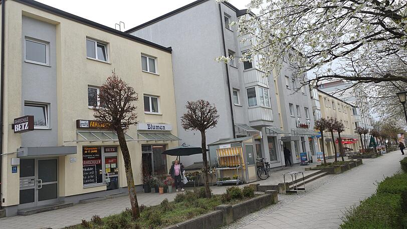 Diese Ladenzeile in Neuperlach soll für Wohnungen weichen.