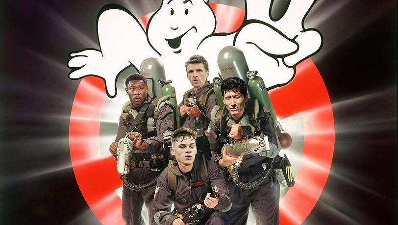 Isolation und Trübsal, die bösen Geister, die in den letzten Wochen über die Gesellschaft hereingebrochen sind, wollen die Säbener-"Ghostbusters", Bayerns Geisterjäger David Alaba, Joshua Kimmich, Thomas Müller und Robert Lewandowski (v.l.) verjagen. Isolation und Trübsal, die bösen Geister, die in den letzten Wochen über die Gesellschaft hereingebrochen sind, wollen die Säbener-"Ghostbusters", Bayerns Geisterjäger David Alaba, Joshua Kimmich, Thomas Müller und Robert Lewandowski (v.l.) verjagen.