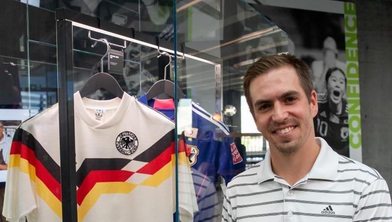 Philipp Lahm, früherer Fußballprofi, steht beim Sportartikelhersteller adidas in einer Geschichtsausstellung. Foto: Daniel Karmann Philipp Lahm, früherer Fußballprofi, steht beim Sportartikelhersteller adidas in einer Geschichtsausstellung. Foto: Daniel Karmann