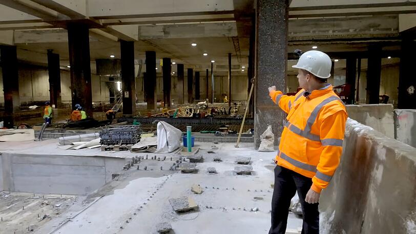 Eindrücke vom Marienhof: DB-Projektleiter Robert Listl zeigt die Highlights des Baujahres 2023 auf der Baustelle der Zweiten Stammstrecke für die neue unterirdische Station.