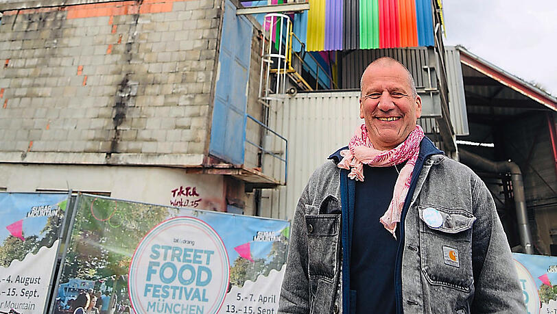 Michi Kern, der Initiator von Sugar Mountain, sagt gegenüber AZ: "Toll, dass so viele Leute kommen. Trotzdem ist es natürlich traurig der Abschied vom Sugar Mountain. Am Samstag habe ich schon ein bisschen geweint und habe feuchte Augen gekriegt." Michi Kern, der Initiator von Sugar Mountain, sagt gegenüber AZ: "Toll, dass so viele Leute kommen. Trotzdem ist es natürlich traurig der Abschied vom Sugar Mountain. Am Samstag habe ich schon ein bisschen geweint und habe feuchte Augen gekriegt."