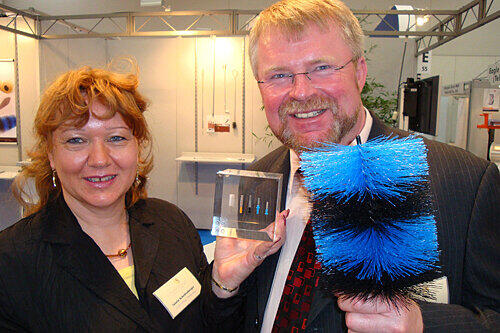 Bürsten in allen Größen und Formen stellen Gisela und Wolfgang Schellenberger aus Bechhofen her.