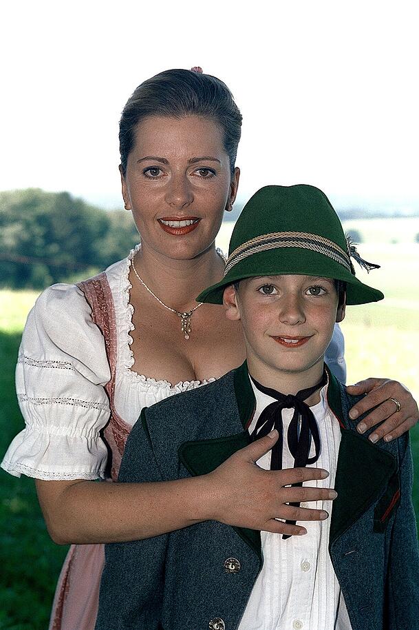 An der Seite von Karin Thaler spielte Thomas Stielner in "Die Rosenheim-Cops" den Sohn "Vincent Hofer".