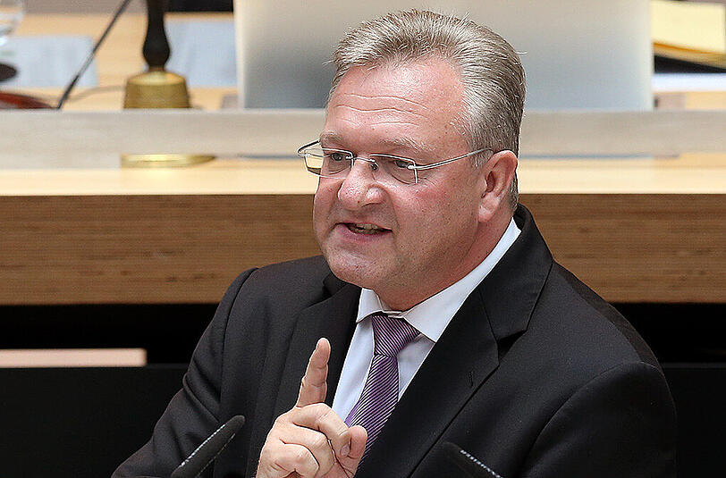 Innensenator Frank Henkel (CDU) im Abgeordnetenhaus in Berlin.