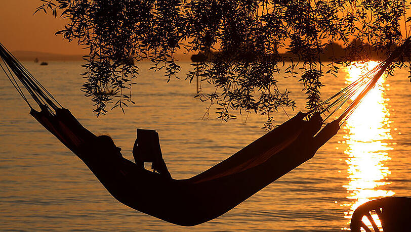 Viele Bayern verzichten im Urlaub auf sozialen Netzwerke - das geht aus dem Urlaubsreport der DAK hervor. (Symbolbild) Viele Bayern verzichten im Urlaub auf sozialen Netzwerke - das geht aus dem Urlaubsreport der DAK hervor. (Symbolbild)