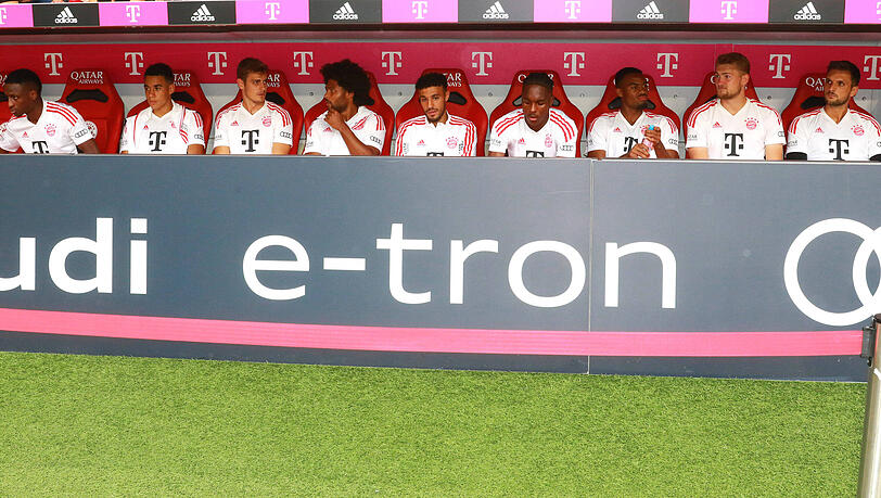Die hochkarätig besetzte Bayern-Bank: Manche der Spieler werden am Mittwochabend starten.