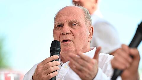 "Xabi Alonso wäre gerne zum FC Bayern gekommen", sagt Uli Hoeneß, der Ehrenpräsident der Münchner.