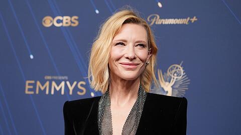 Cate Blanchett posiert bei den diesjährigen Emmy Awards in Los Angeles. Nun bekommt die Schauspielerin einen Bambi. (Archivbild)