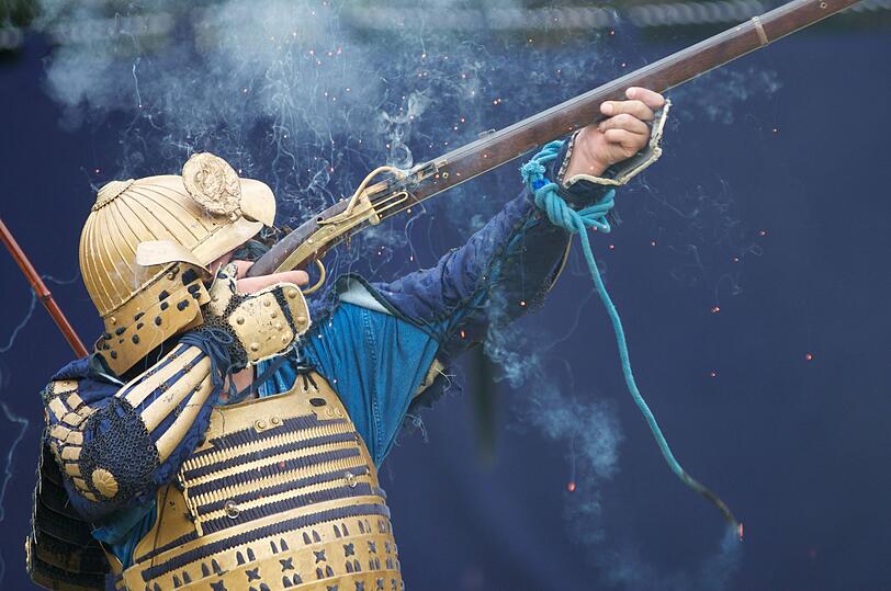 Japan war im 16. Jahrhundert ein politisch zerrüttetes Land, in dem mehrere Feudalherren um die Macht kämpften. Japan war im 16. Jahrhundert ein politisch zerrüttetes Land, in dem mehrere Feudalherren um die Macht kämpften.