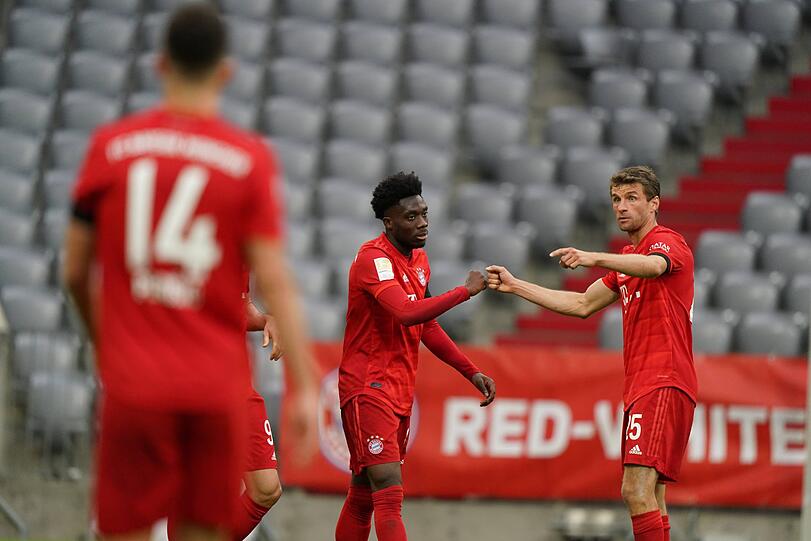 Zwei, die sich verstehen: Müller und Davies (r.).
