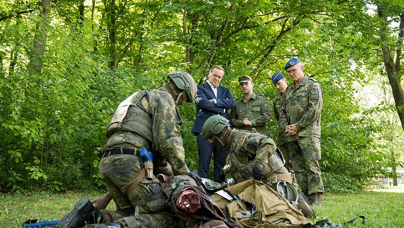 Die Sanitätsakademie ist laut Minister Pistorius für die Einsatzfähigkeit der Bundeswehr unverzichtbar. Passend dazu kündigte er bei seinem Besuch in München massive Investitionen an.