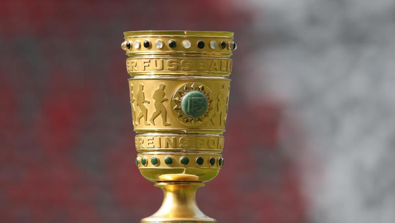 Objekt der Begierde: Der DFB-Pokal. Objekt der Begierde: Der DFB-Pokal.