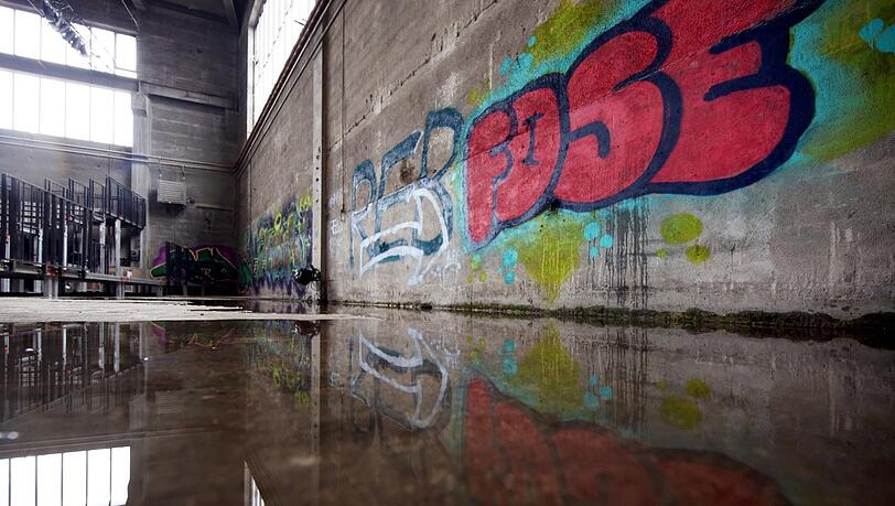 Die Halle bietet Platz für Kunst, Theater oder auch Modenschauen. Die Halle bietet Platz für Kunst, Theater oder auch Modenschauen.