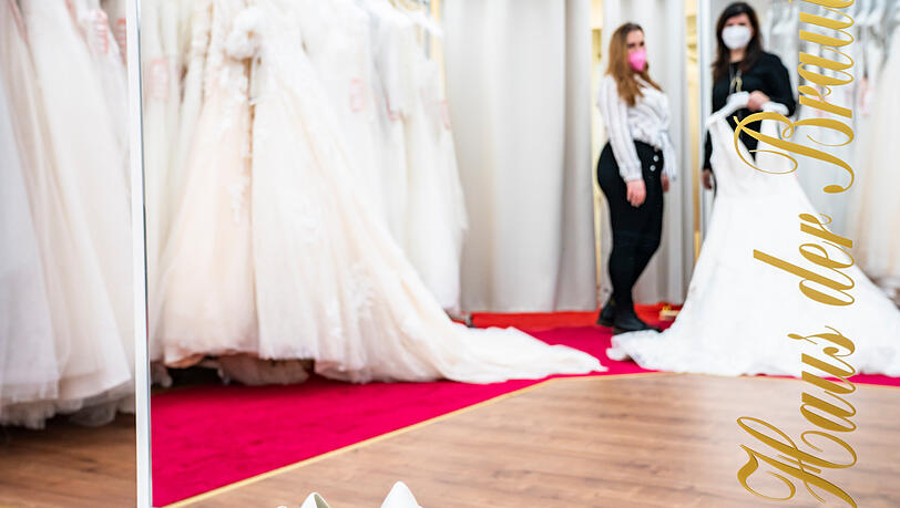 Bei dieser Auswahl an Hochzeitskleidern, ist für jede Braut das Richtige dabei. Bei dieser Auswahl an Hochzeitskleidern, ist für jede Braut das Richtige dabei.