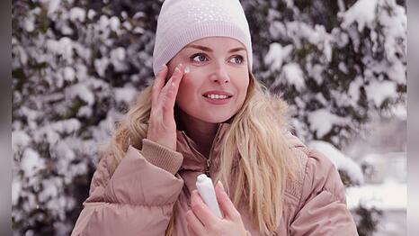 Im Winter trocknet unsere Haut schnell aus.