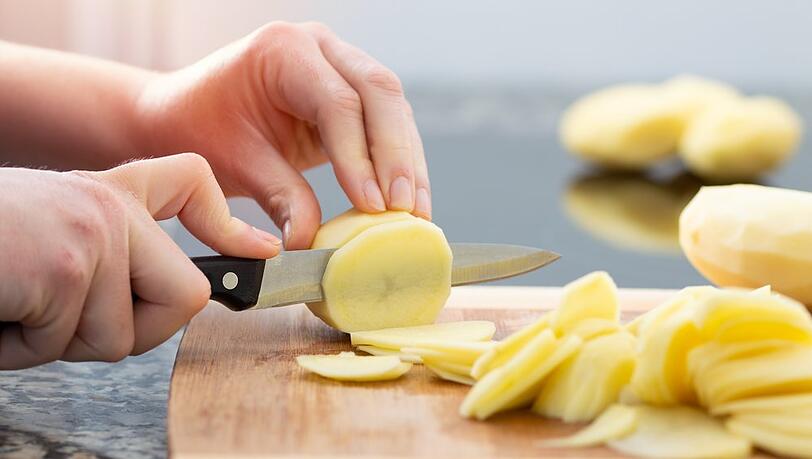 Kartoffeln gehören in vielen Teilen der Welt zu den Grundnahrungsmitteln. Kartoffeln gehören in vielen Teilen der Welt zu den Grundnahrungsmitteln.