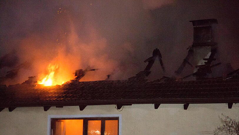 Wohnhausbrand in Wäschhausen - die Bilder vom Feuerwehreinsatz Wohnhausbrand in Wäschhausen - die Bilder vom Feuerwehreinsatz