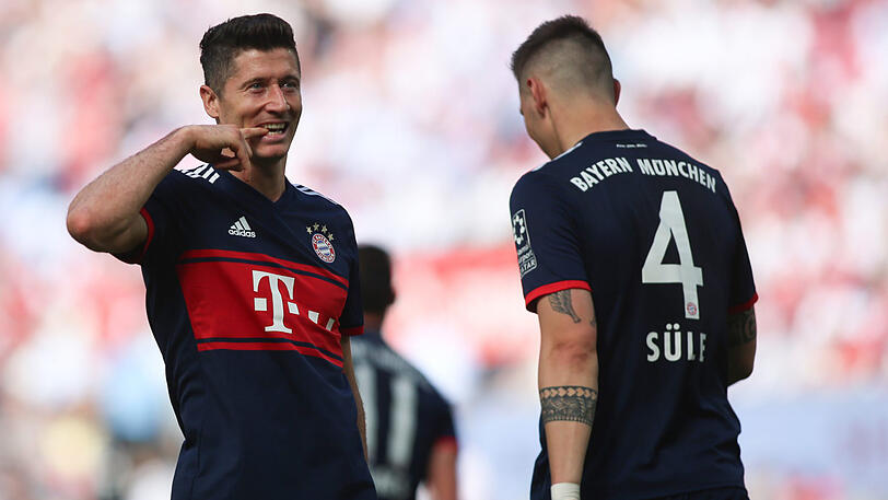 Torschütze Robert Lewandowski (l.) und Eigentorschütze Niklas Süle beim Sieg der Bayern in Köln. Die Noten für alle FCB-Spieler in der Einzelkritik.