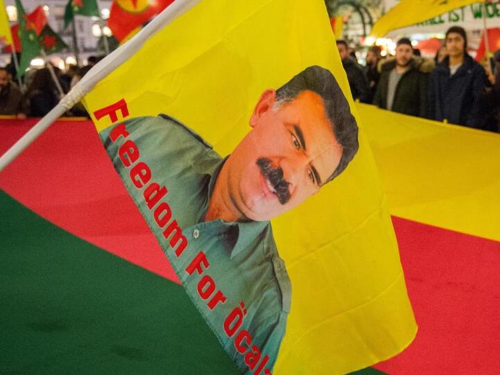 Anhänger des inhaftierten PKK-Chefs Abduallah Öcalan bei einer Kundgebung in Hamburg.