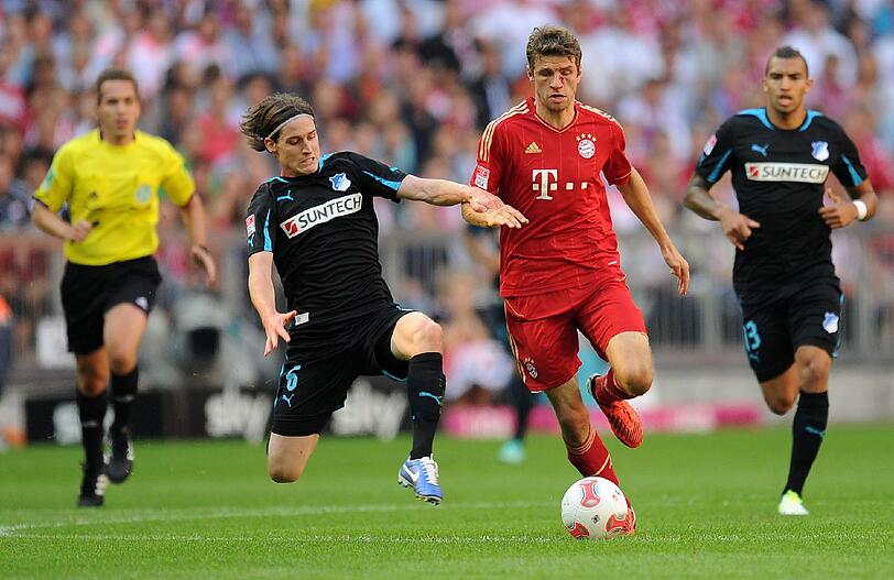 Kurz, schmerzhaft aber dennoch erfolgreich. Thomas Müller beim Spiel gegen Hoffenheim