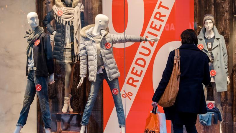 Festgelegte Zeiträume, in denen Saisonschlussverkäufe ausschließlich möglich sind, gibt es nicht mehr. Als Werbeaktion werden Sommer- und Winter-Schlussverkauf aber weiterhin genutzt. Festgelegte Zeiträume, in denen Saisonschlussverkäufe ausschließlich möglich sind, gibt es nicht mehr. Als Werbeaktion werden Sommer- und Winter-Schlussverkauf aber weiterhin genutzt.