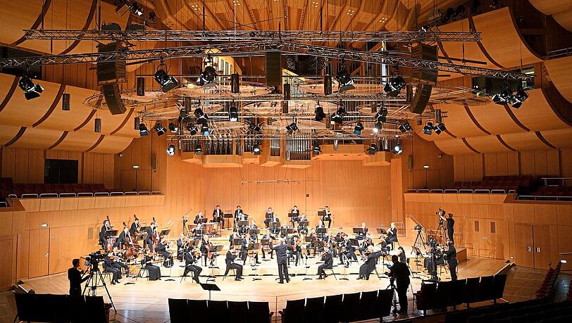 Die Münchner Philharmoniker unter Valery Gergiev im Juni bei Aufnahmen zu einem Livestream im Gasteig.