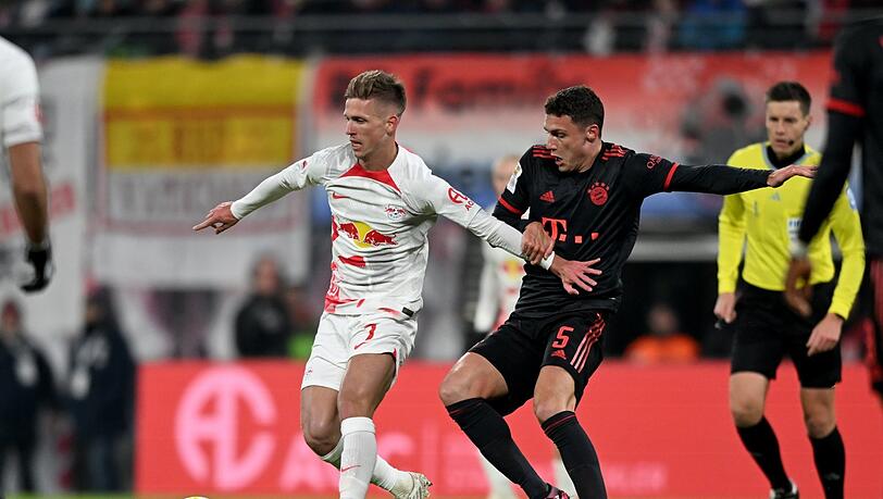 Wer setzt sich im Kräftemessen durch: Leipzig um Mittelfeld-Star Dani Olmo (l.) oder der FC Bayern mit Benjamin Pavard?