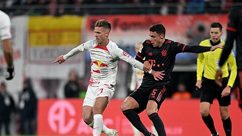 Wer setzt sich im Kräftemessen durch: Leipzig um Mittelfeld-Star Dani Olmo (l.) oder der FC Bayern mit Benjamin Pavard?