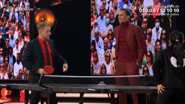Mussten für den guten Zweck tief in die Tasche greifen: Oliver Pocher (l.) und Alexander Zverev (r.) Mussten für den guten Zweck tief in die Tasche greifen: Oliver Pocher (l.) und Alexander Zverev (r.)