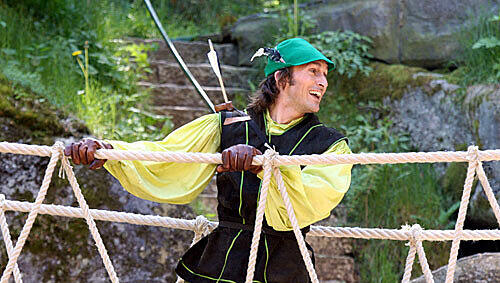 Der Einbrecher in Harlaching nannte sich "Robin Hood" der Neuzeit. Auf dem Foto ist der Held in einem Stück des Theaters Wunsiedel zu sehen. Der Einbrecher in Harlaching nannte sich "Robin Hood" der Neuzeit. Auf dem Foto ist der Held in einem Stück des Theaters Wunsiedel zu sehen.