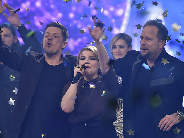 "The Voice"-Siegerin Charley Ann mit ihren Coaches Michi Beck (li.) und Smudo