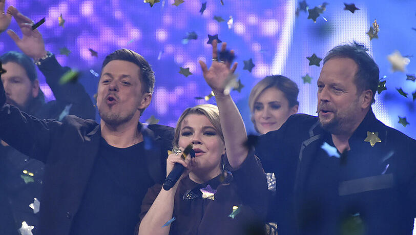 "The Voice"-Siegerin Charley Ann mit ihren Coaches Michi Beck (li.) und Smudo "The Voice"-Siegerin Charley Ann mit ihren Coaches Michi Beck (li.) und Smudo