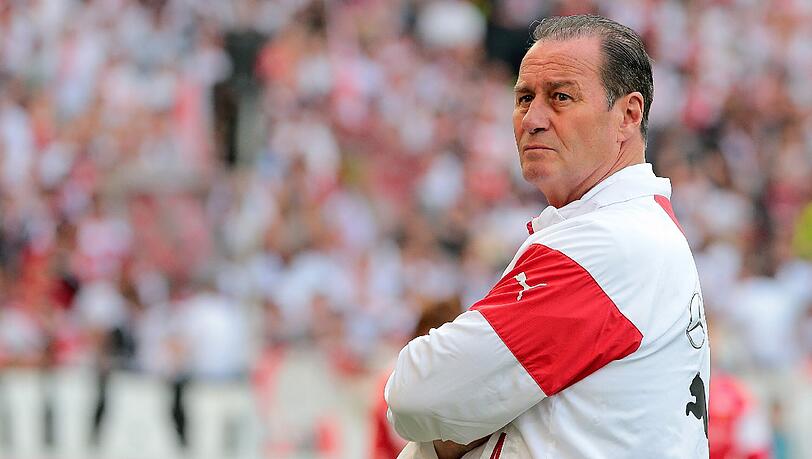 Das Team von Trainer Huub Stevens ist mit 30 Punkten Tabellenletzter. Foto: Bernd Weißbrod Das Team von Trainer Huub Stevens ist mit 30 Punkten Tabellenletzter. Foto: Bernd Weißbrod