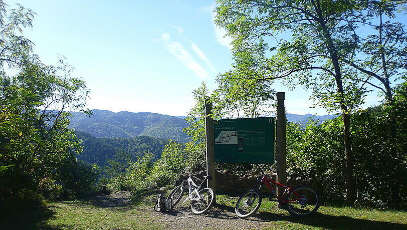Bei einer kurzen Pause den Ausblick genießen. Bei einer kurzen Pause den Ausblick genießen.