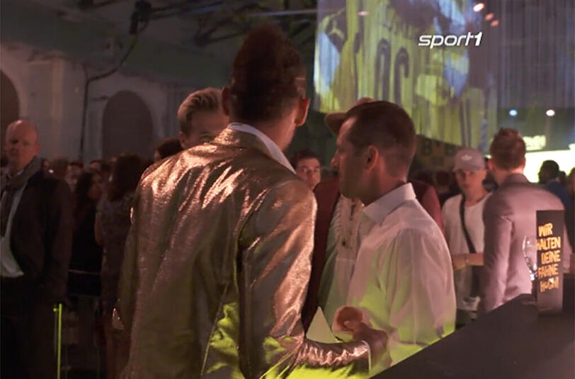 Kurios-dubioser Auftritt beim offiziellen BVB-Bankett nach der Niederlage im Pokalfinale: Pierre-Emerick Aubameyang.