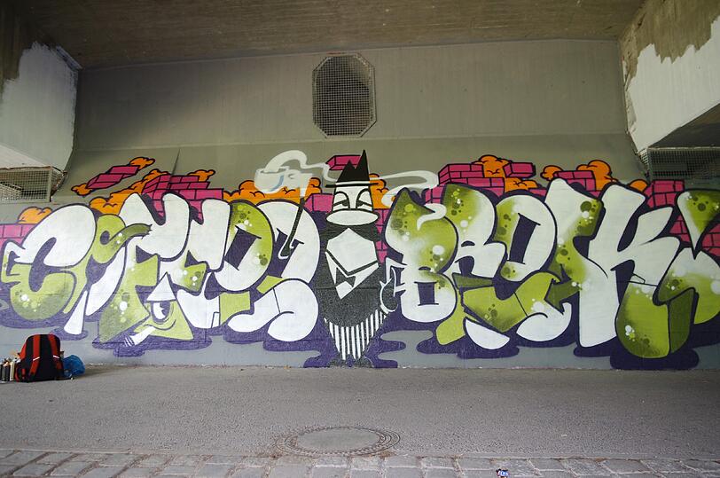 Isart Graffiti Aktion an der Brudermühlbrücke