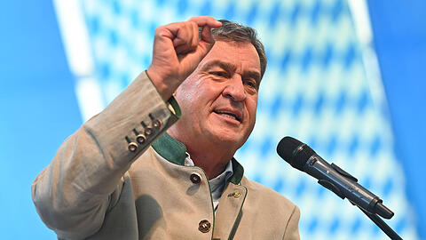 Bayerns Ministerpräsident Markus Söder (CSU) beim Gillamoos in Abensberg. Bayerns Ministerpräsident Markus Söder (CSU) beim Gillamoos in Abensberg.