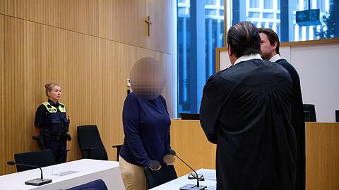 Domina vor Gericht: Laut Anklage soll sie einen langj&auml;hrigen Kunden aus Habgier ermordet haben.