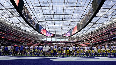 Die Los Angeles Rams vor dem Beginn des Super Bowls.
