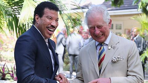 Lionel Richie (l.) und der damalige Prinz Charles 2019 bei einem Charity-Event in Barbados.