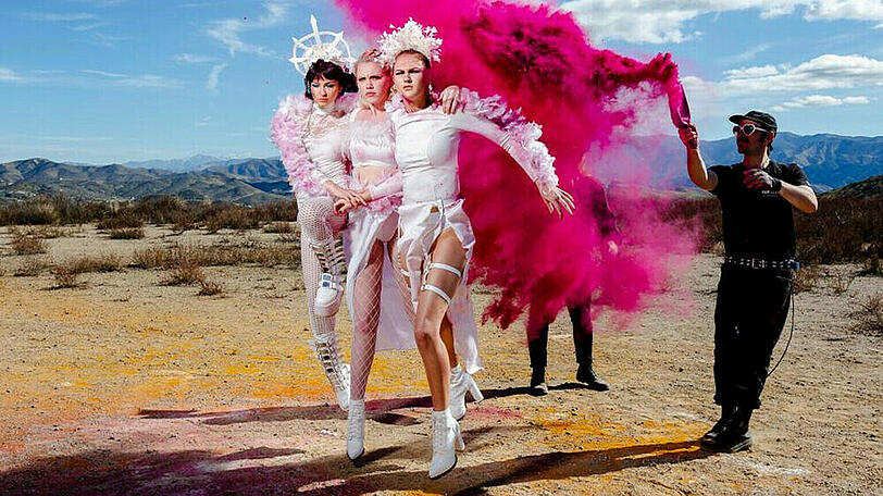 Das Shooting im Burning-Man-Look stellte die Nachwuchs-Models vor große Herausforderungen