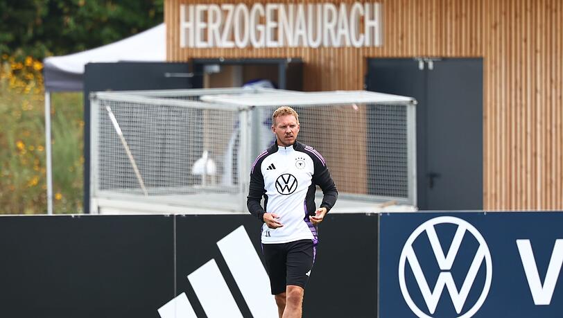 Julian Nagelsmann wird die Nationalspieler in Herzogenaurach auf die Nations-League-Endrunde vorbereiten.