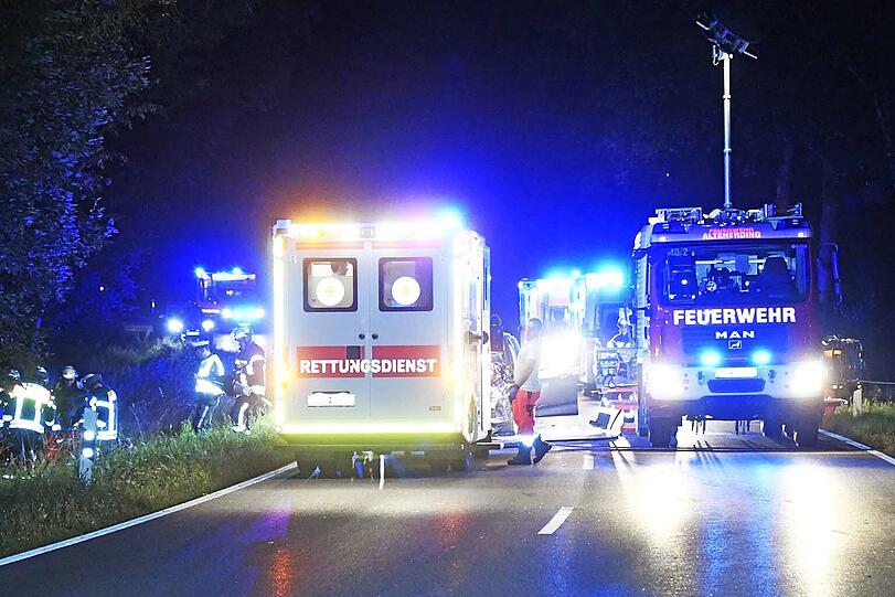 Auf einer Staatsstraße bei Erding kam es zu einem tödlichen Crash zwischen einem Alfa und einem BMW.