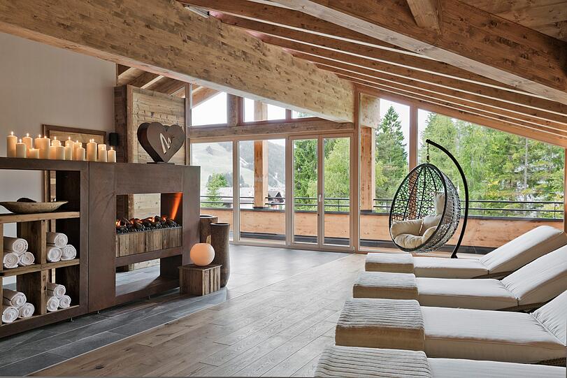 Die skySpa in der 4. Etage begeistert Wellnessliebhaber, die Wellness und Entspannung mit besten Aussichten in die Natur verbinden wollen.